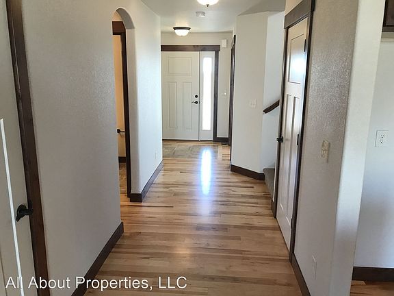 2nd image of 1375 Benjamin Dr