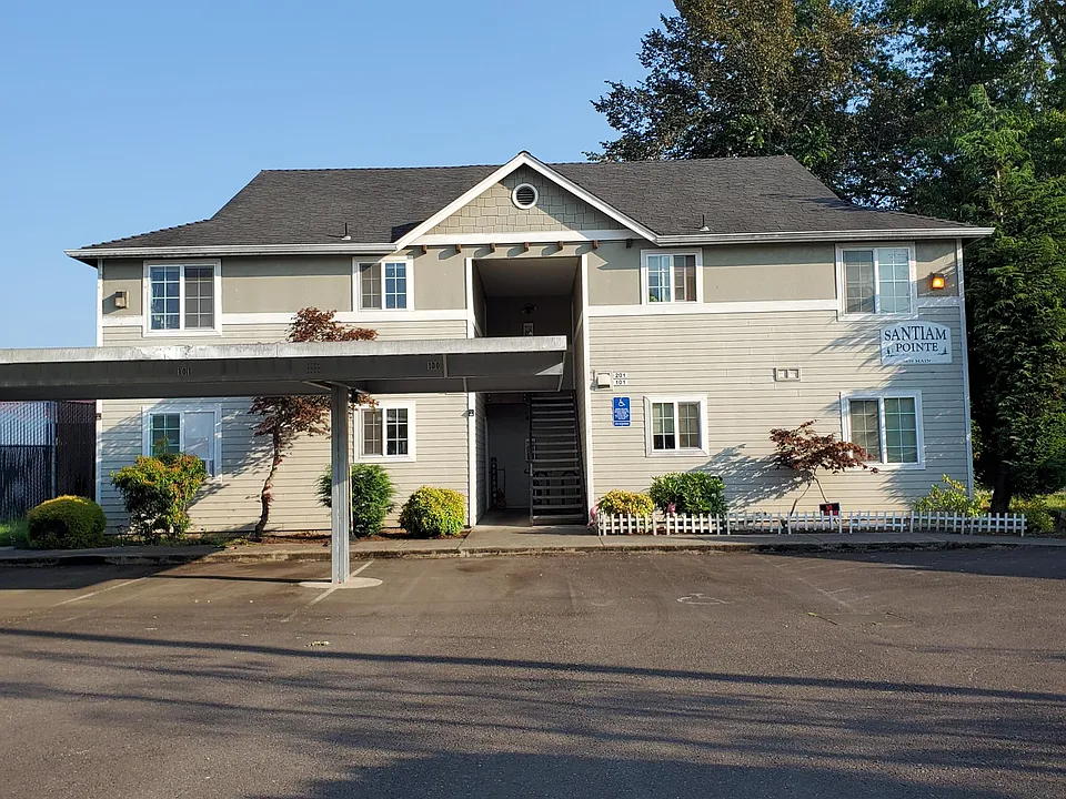 1639 Main St #101