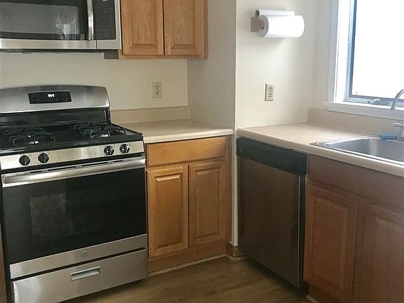 3rd image of 8 Newells Meadow Ln #8