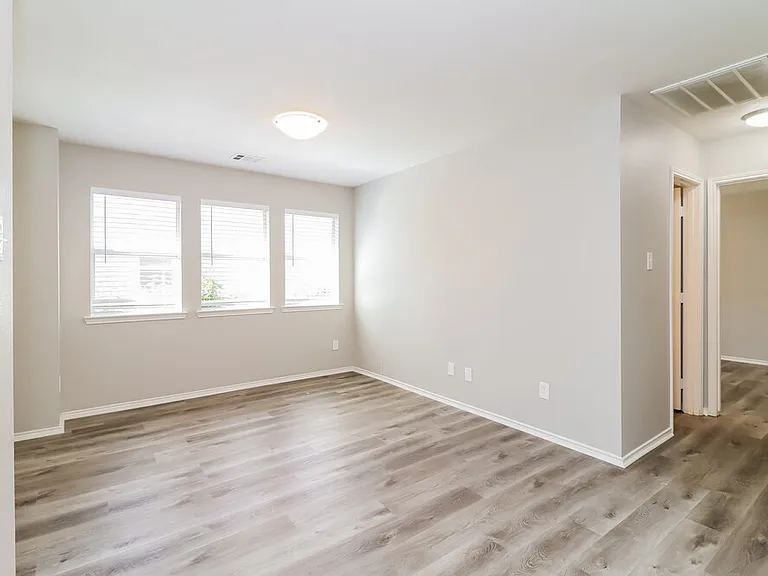 2904 Bourbon St — Photo 9