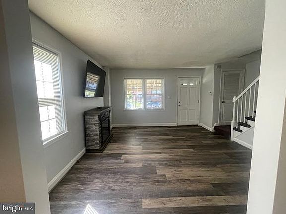 2nd image of 329 Leeanne Rd