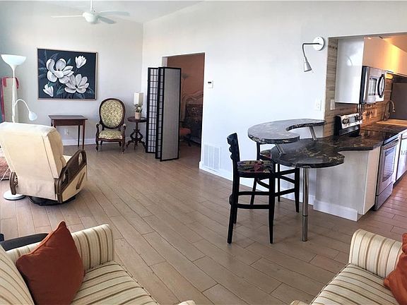 3rd image of 1834 Shore Dr S APT 14