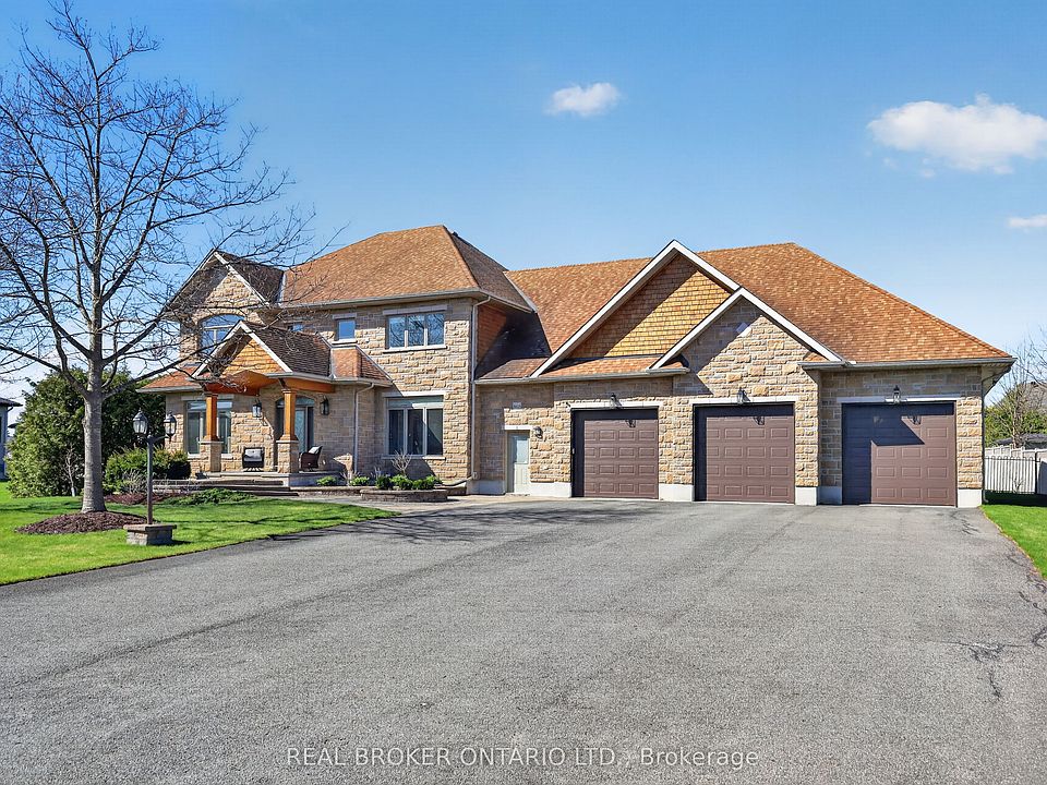 1st image of 465 Lockmaster Cres