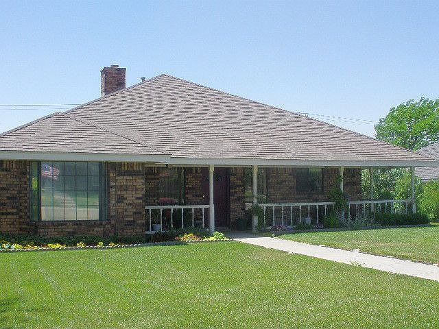 2nd image of 304 Canyon Crest Dr
