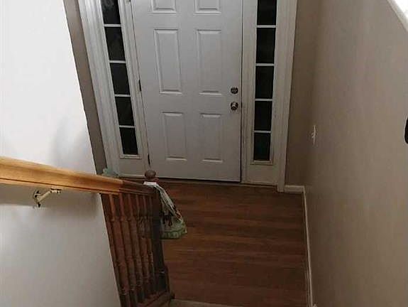 2nd image of 27165 Oaklawn Cir