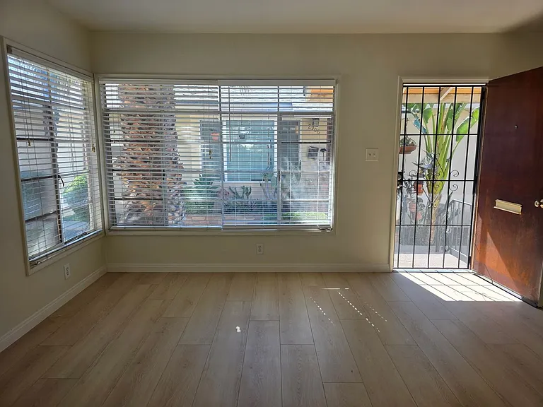 2904 Sunset Ave - Apartment — Photo 6