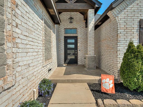 4th image of 1825 W Blake Court Way