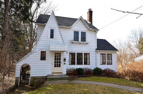 1st image of 203 Valley Rd