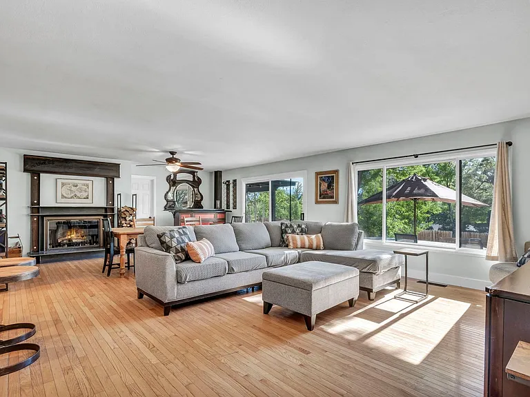 2655 Parkway Dr — Photo 20