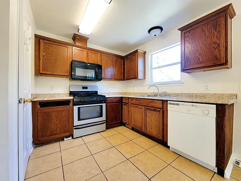 7400 Muffin Dr — Photo 10