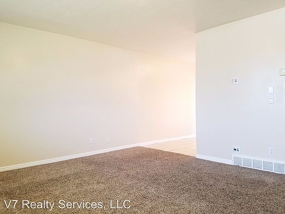 5th image of 3727 W Clermont Dr