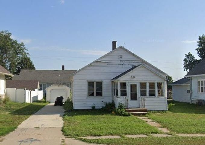1st image of 704 W Park Ave