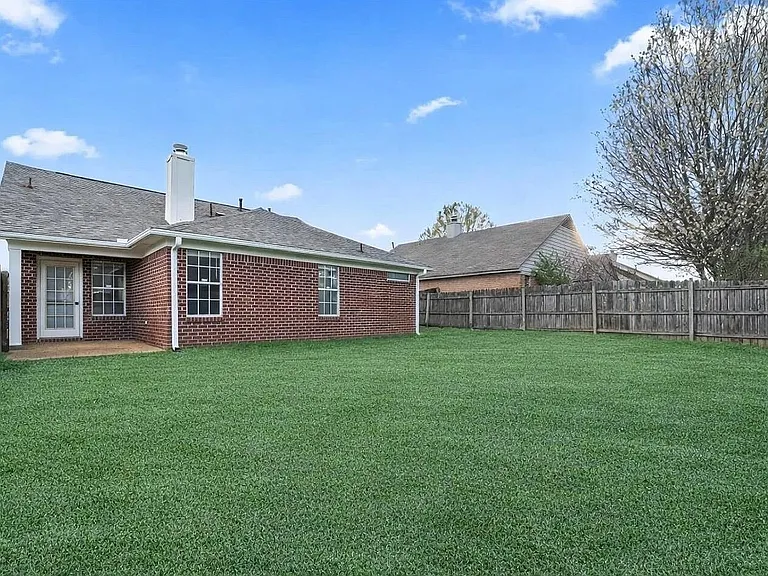9438 Huron Dr — Photo 13