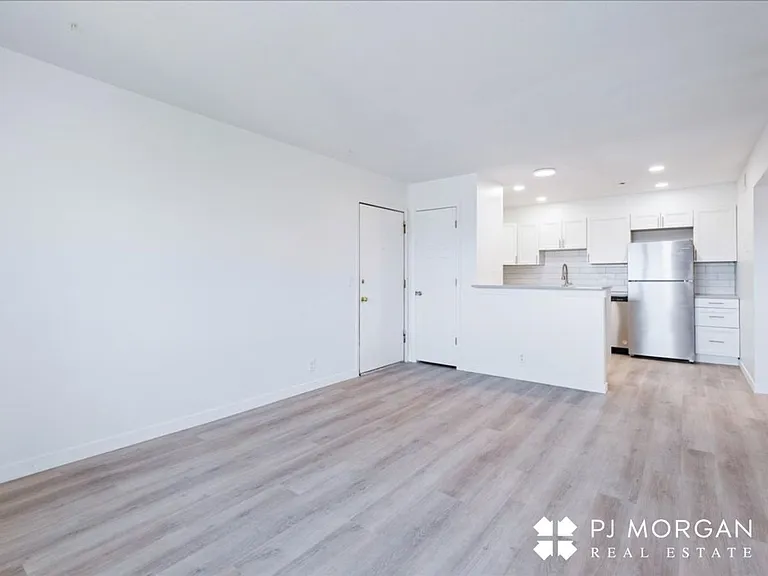 Fernshire Apartments — Photo 36