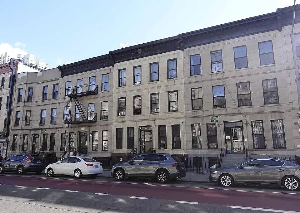 1st image of 125 Rogers Ave #6