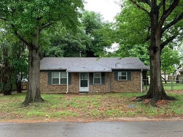 505 N Henry St, Lindale, TX 75771