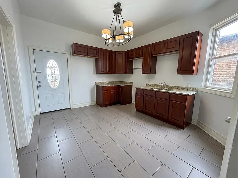 2128 W Cermak Rd #2 — Photo 2