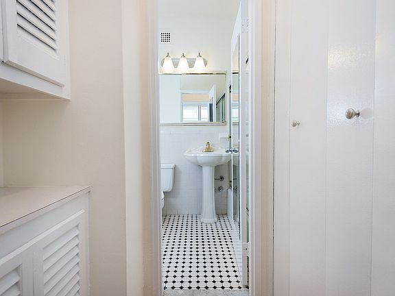 5th image of 444 E 75th St APT 1E