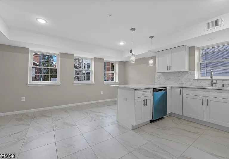 24 Garibaldi Ave #1 — Photo 5