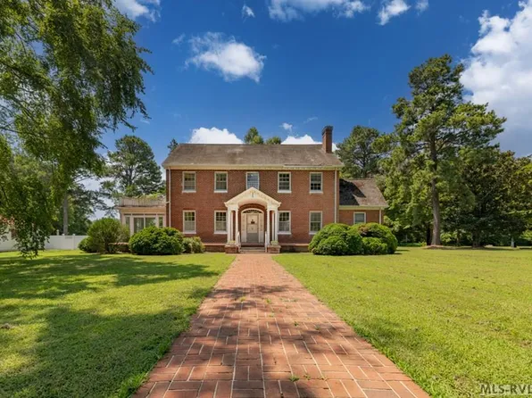 300 Hillcrest Rd, La Crosse, VA 23950