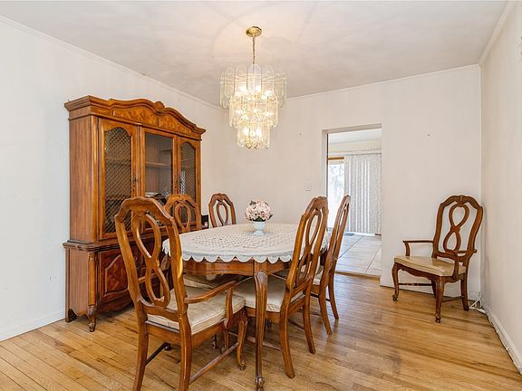 3rd image of 19 Secatogue Ave