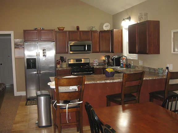 3rd image of 602 Rolling Hills Blvd