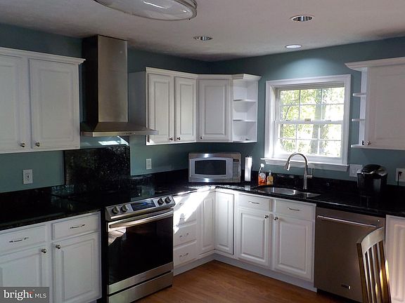 2nd image of 10514 Edinburgh Dr