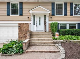 262 Arbor Ln, Bloomingdale, IL 60108