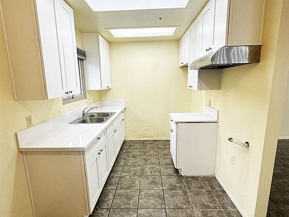 3rd image of 309 E Belmont St