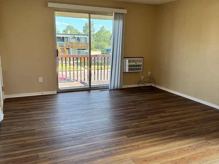 2400 Pattison Ave #C — Photo 1