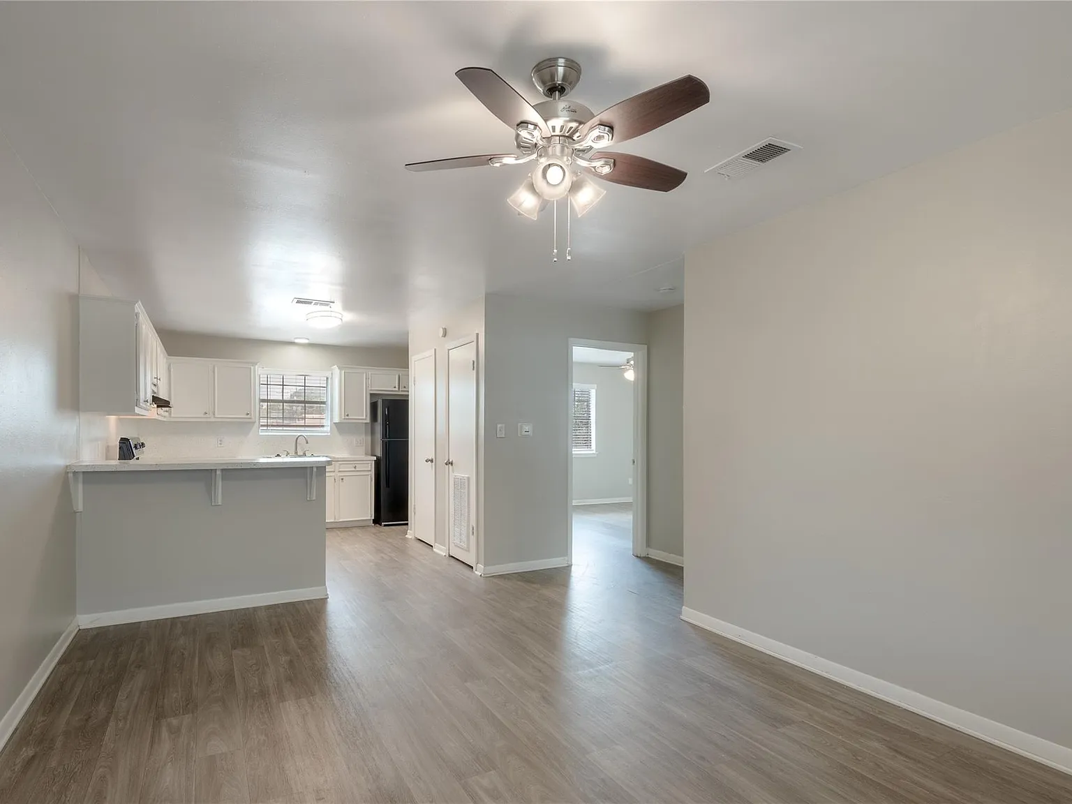 2 bed, 1.0 bath, 820 sqft, $799 — Photo 4