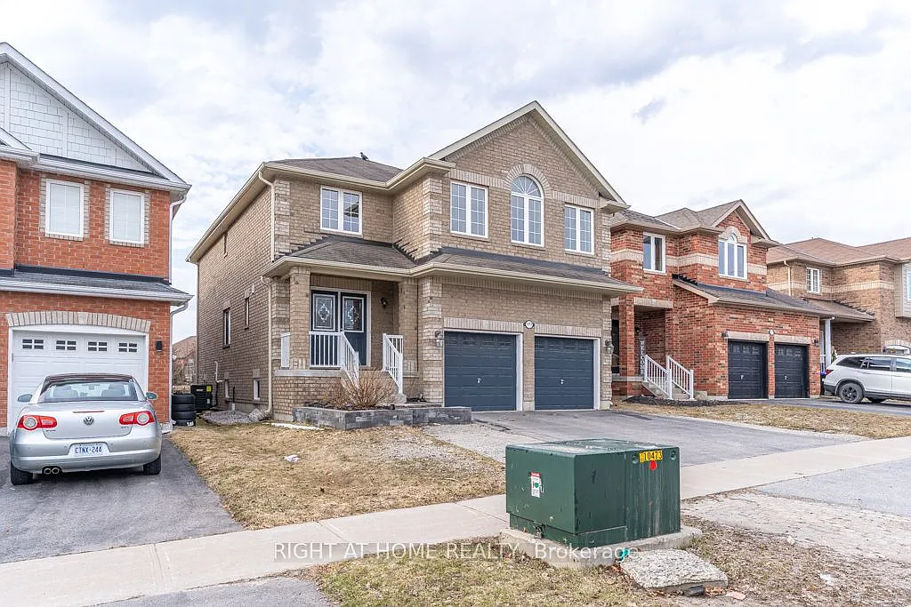 Photo 2 of 34 - 1373 Hunter St - Innisfil, ON Building Photo - 1373 Hunter St