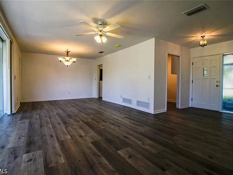 5302 Malibu Ct — Photo 3
