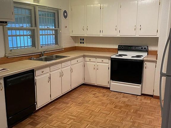 3rd image of 1124 Alexander Cir