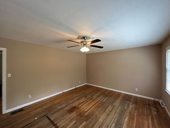 3rd image of 202 Warren St