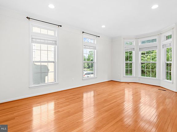 5th image of 42712 Mount Auburn Pl