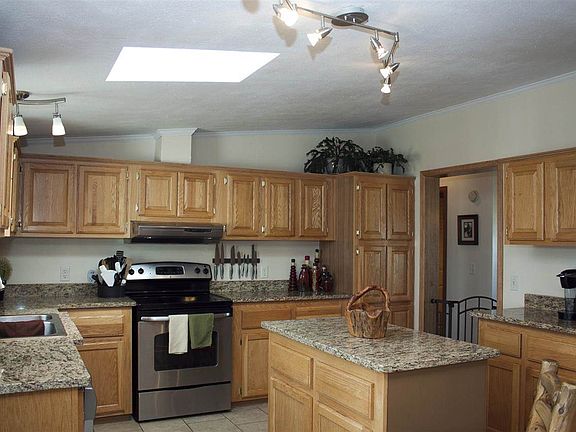 5th image of 511 Roger Canyon Rd