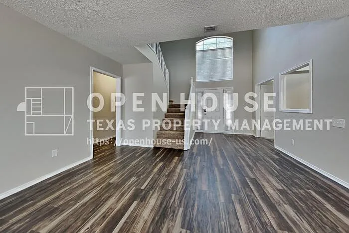5 bed, 3.0 bath, 2784 sqft, $2,650 — Photo 3