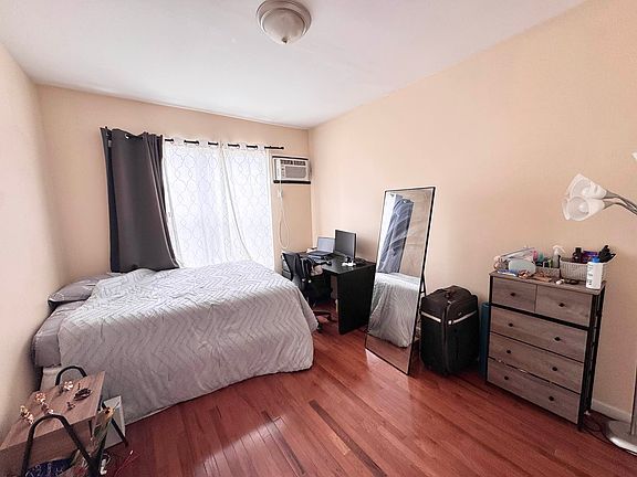 4th image of 3606 30th Ave APT 3R