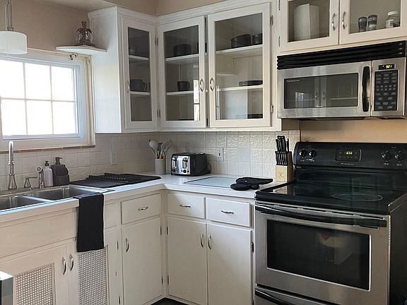 5th image of 60 Hiler Ave