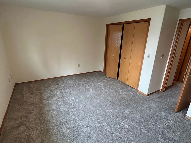 824 NE Ashby Ct — Photo 9