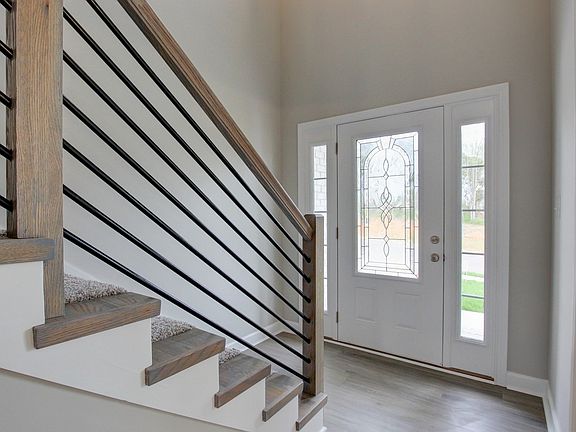 5th image of 571 Alicia Dr