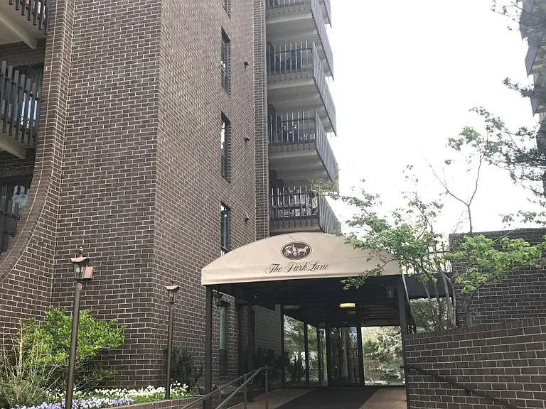 460 S Marion Pkwy #902-C — Photo 3