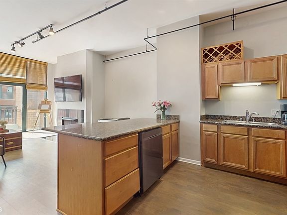 5th image of 400 W Ontario St #P318