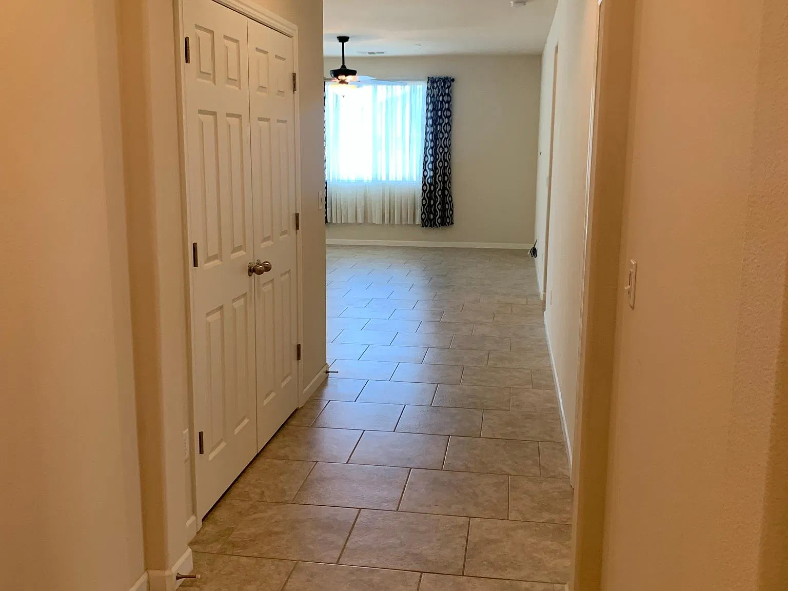 4 bed, 1870 sqft, $2,700 — Photo 4