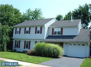 8 Meridian Cir, Newtown, PA 18940