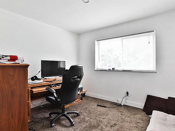 5th image of 9546 Hyde Park Dr APT A