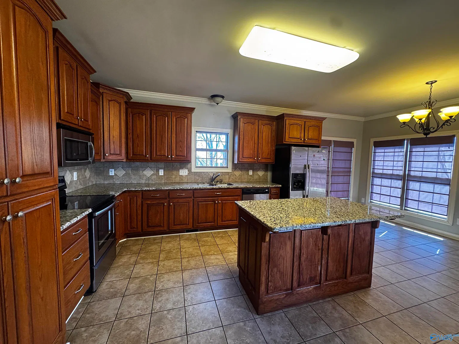 4 bed, 2.0 bath, 2018 sqft, $2,100 — Photo 3