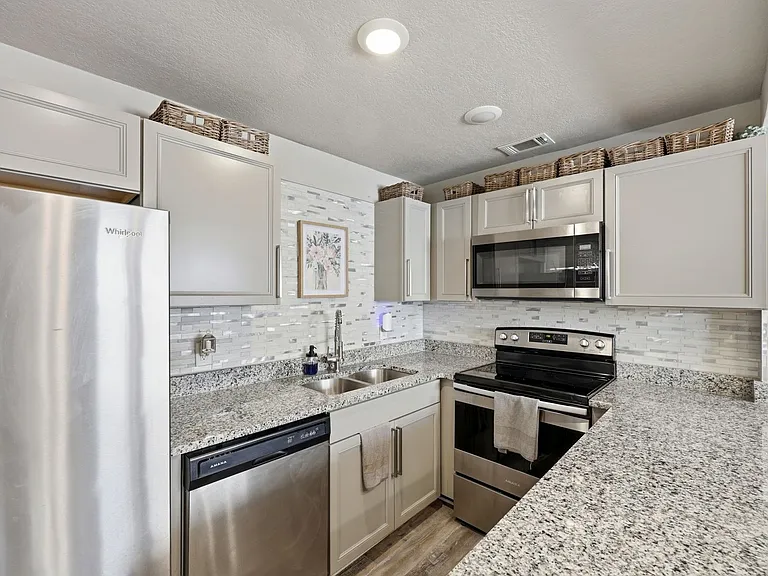 5327 Lexington Ave — Photo 13