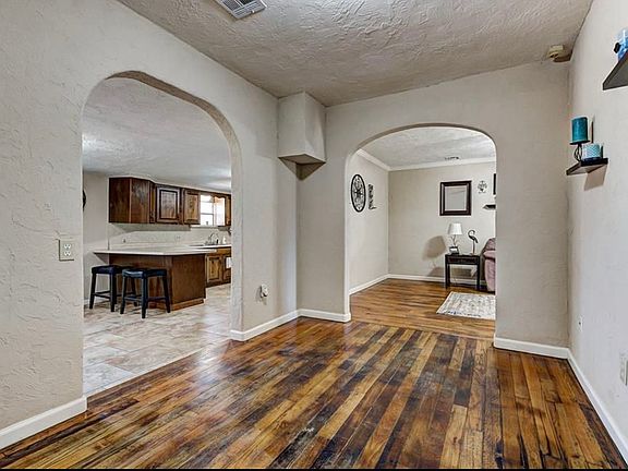 4th image of 3917 Lawn Dr